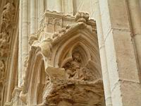 Lyon, Cathedrale Saint Jean, Porche, Protection de statue (1)